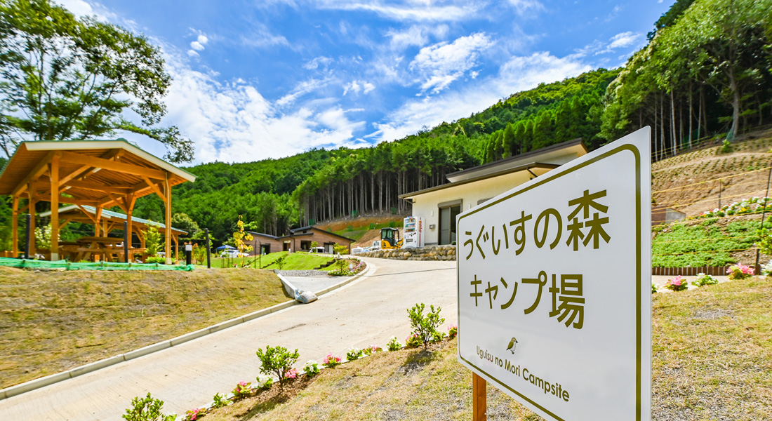 管理棟横の看板